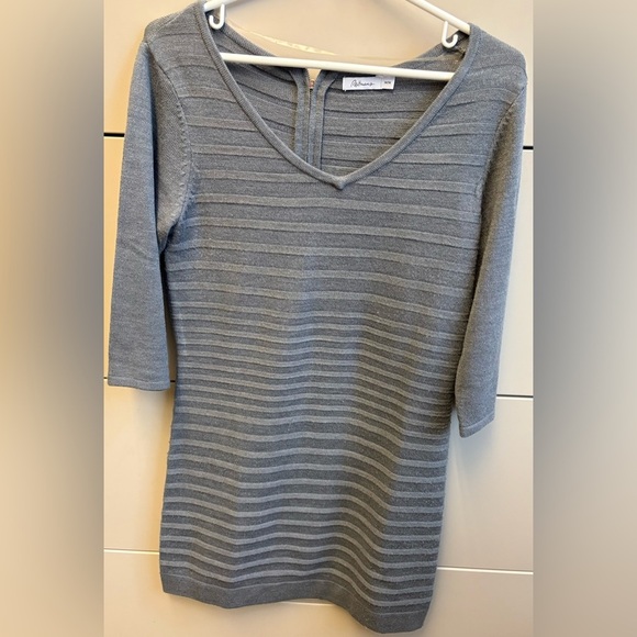 Reitmans V-neck knit stretchy comfort knee length Gray Dress women's size Medium - Picture 2 of 8